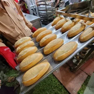 Bánh mì tươi Việt Nam