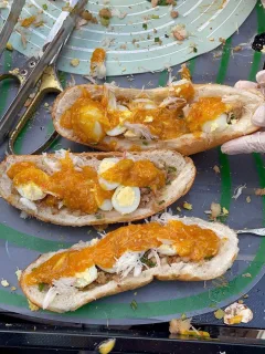 Bánh mì sốt thịt cua biển